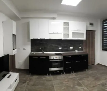 Carmel Apartment *